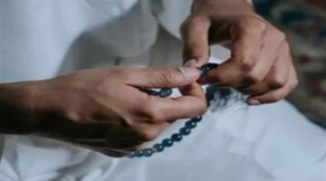 ما هو الأثر النفسي والروحاني للمداومة على أذكار الصباح والمساء يومياً؟